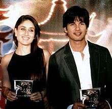 Kareena Kapoor and Shahid Kapoor pose for the camera